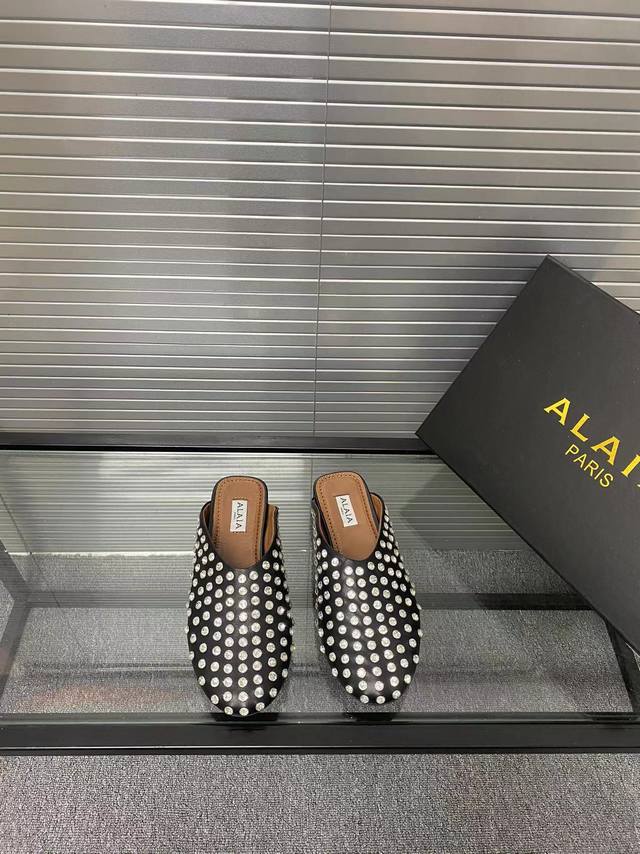 Alaia runway style flat ballet flats! A super popular ballet flat with a sweet a