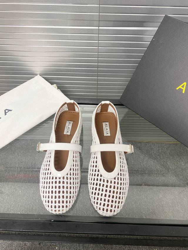 Alaia runway style flat ballet flats! A super popular ballet flat with a sweet a