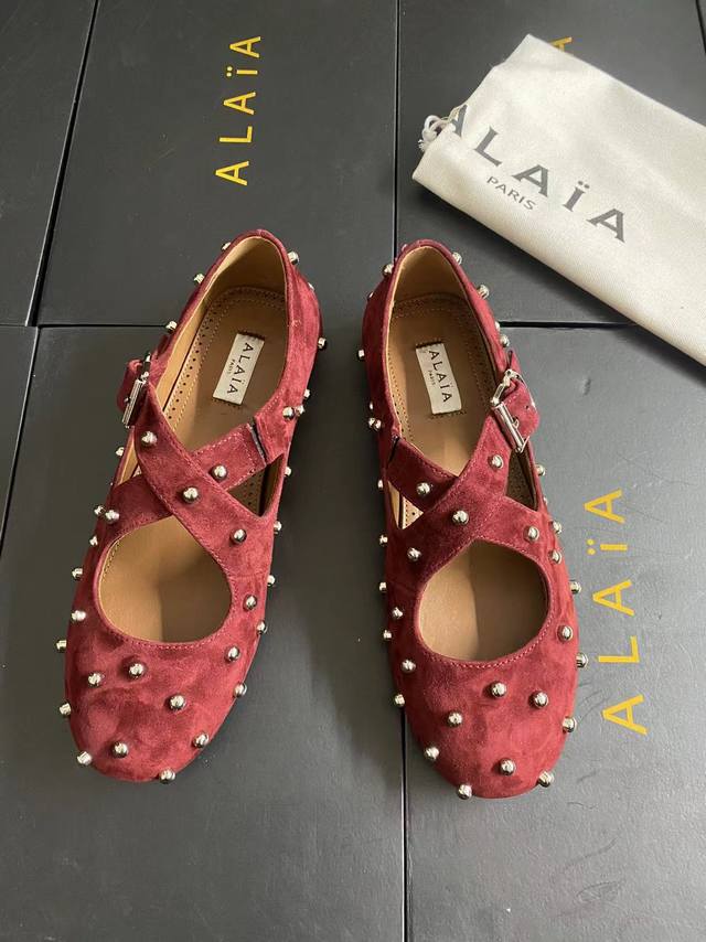 Alaia runway style flat ballet flats! A super popular ballet flat with a sweet a