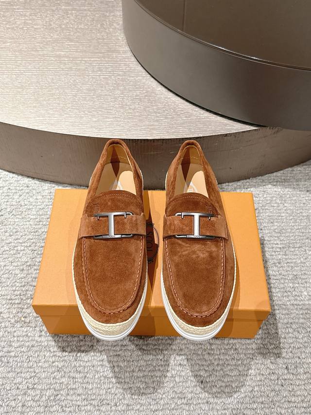 Tod's Size 39-45 38.46 Custom Made This Tod's loafer is made of fine lambskin le