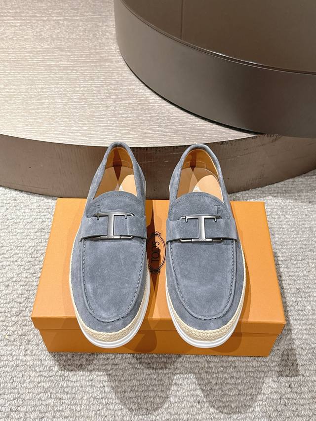 Tod's Size 39-45 38.46 Custom Made This Tod's loafer is made of fine lambskin le