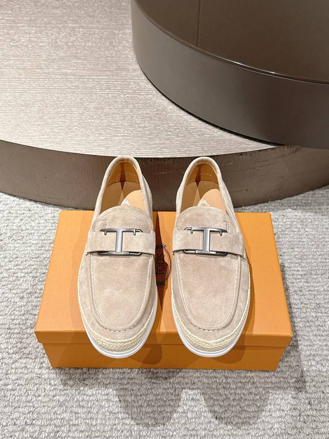 Tod's Size 39-45 38.46 Custom Made This Tod's loafer is made of fine lambskin le