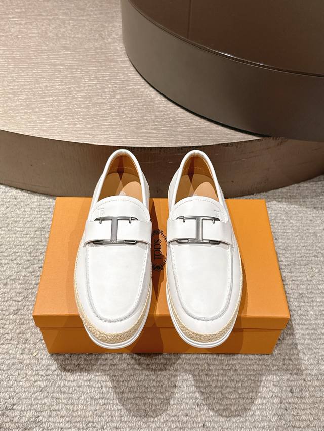 Tod's Size 39-45 38.46 Custom Made This Tod's loafer is made of fine lambskin le