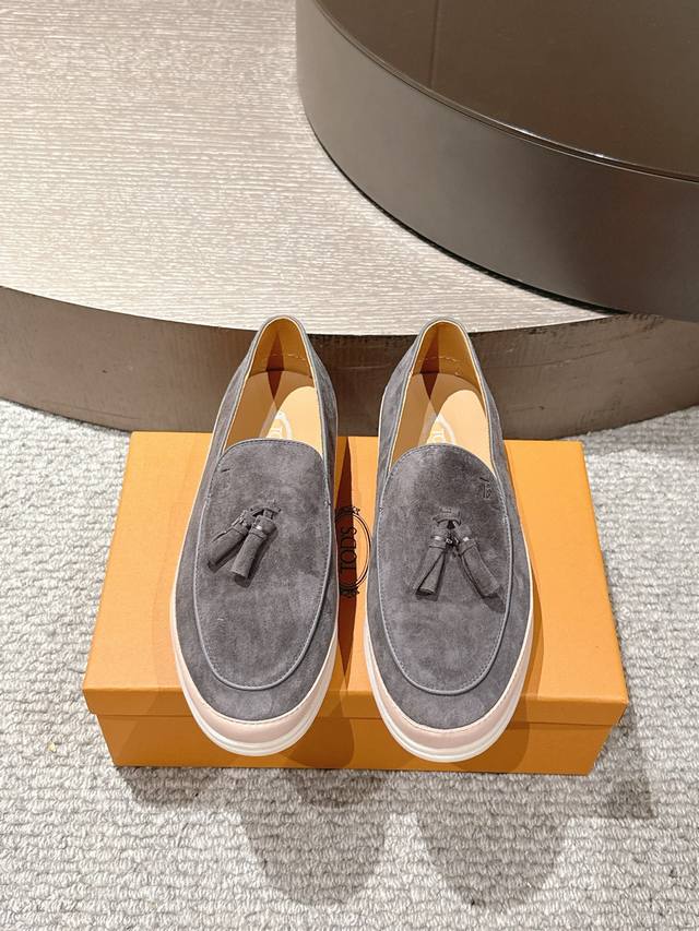 Tod's Size 39-45 38.46 Custom Made This Tod's loafer is made of fine lambskin le