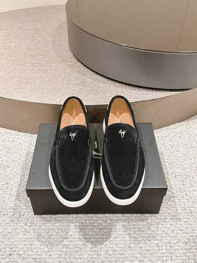 Gz* Size: 40-44 45.46 Custom Made Top-Tier Purchasing Agent: Giuseppe Zanotti Gz