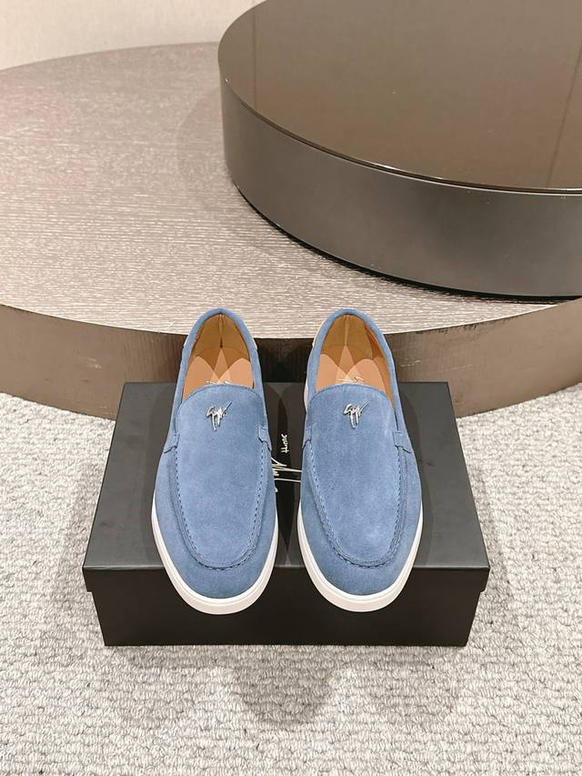 Gz* Size: 40-44 45.46 Custom Made Top-Tier Sourcing Agent: Giuseppe Zanotti Gz G