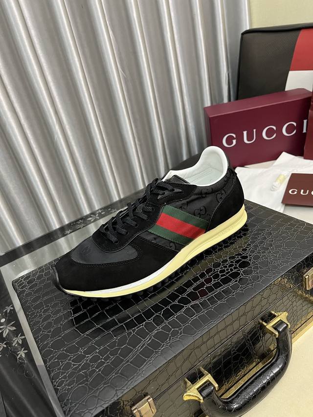 Factory Price: Gucci men's casual shoes are an absolute must-have for trendy men