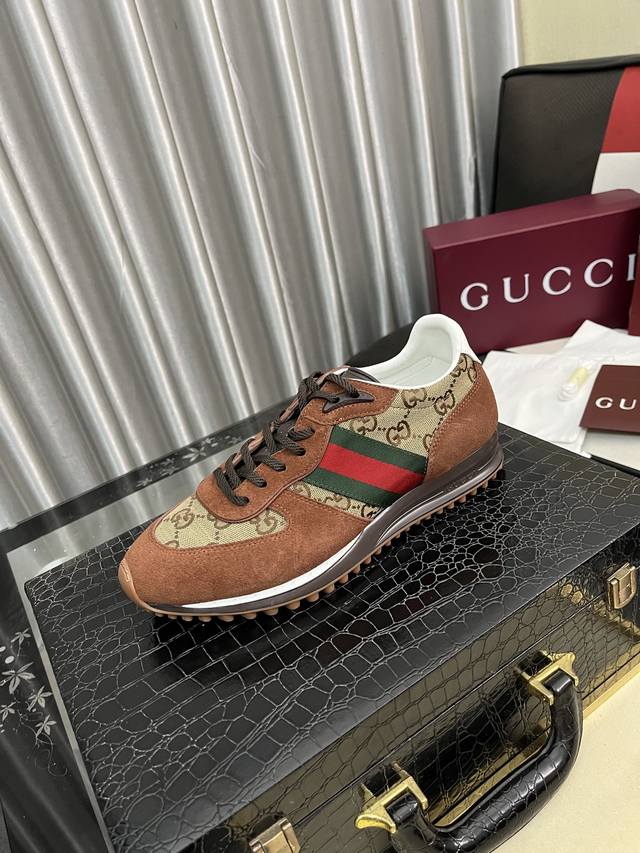 Factory Price: Gucci men's casual shoes are an absolute must-have for trendy men
