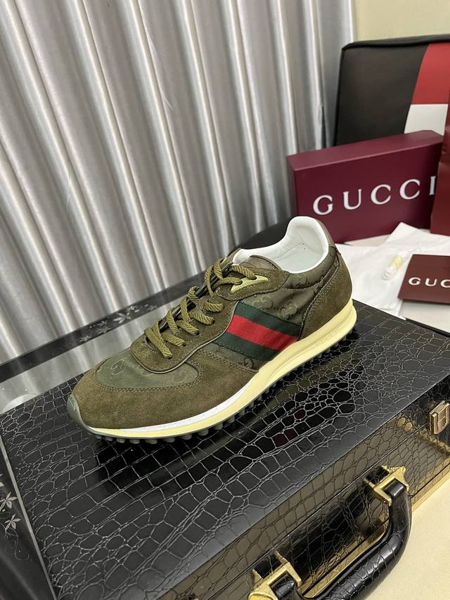 Factory Price: Gucci men's casual shoes are an absolute must-have for trendy men