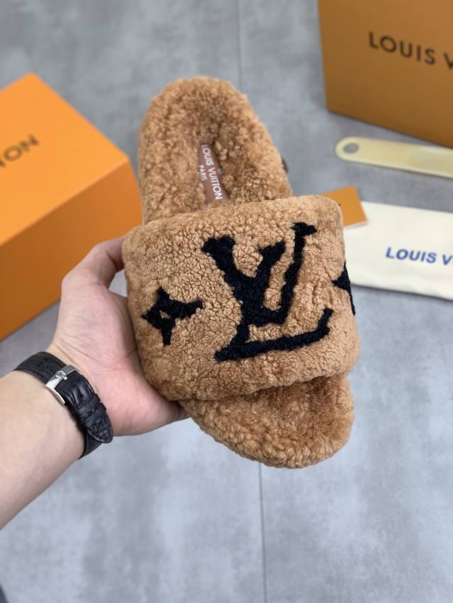 Factory Price P Real Price L*V 25Wf Autumn/Winter New Furry Slippers When LV's c