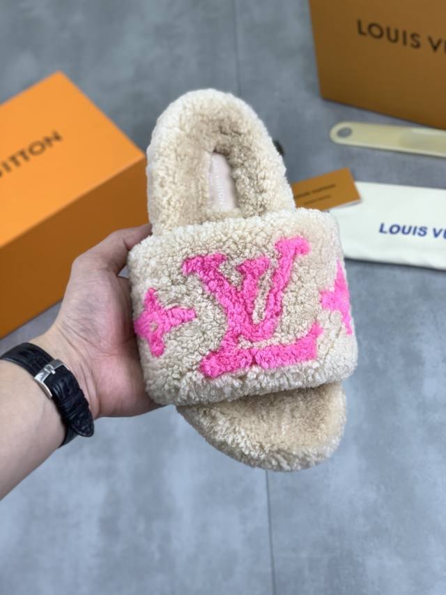 Factory Price P Real Price L*V 25Wf Autumn/Winter New Furry Slippers When LV's c