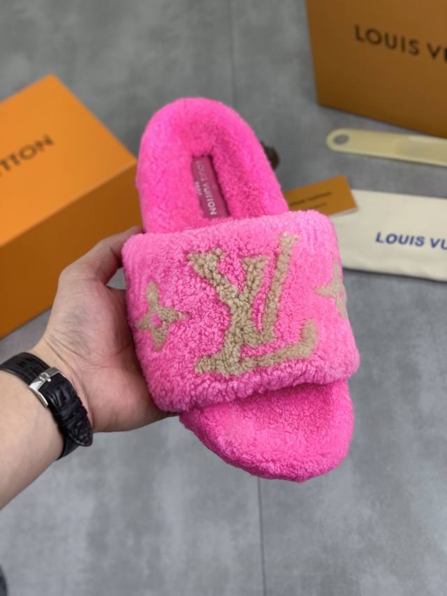 Factory Price P Real Price L*V 25Wf Autumn/Winter New Furry Slippers When LV's c