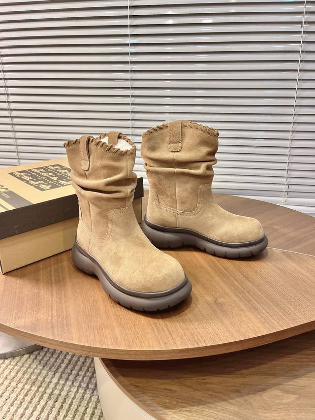 Price: Short Snow Boots Features: Exclusive pleated design on the boot shaft for