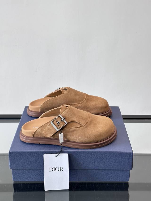 Top-tier reseller of Dior's trendy, street-style flip-flops, identical to those