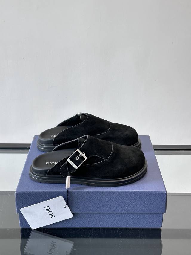 Top-tier reseller of Dior's trendy, street-style slippers, identical to those in