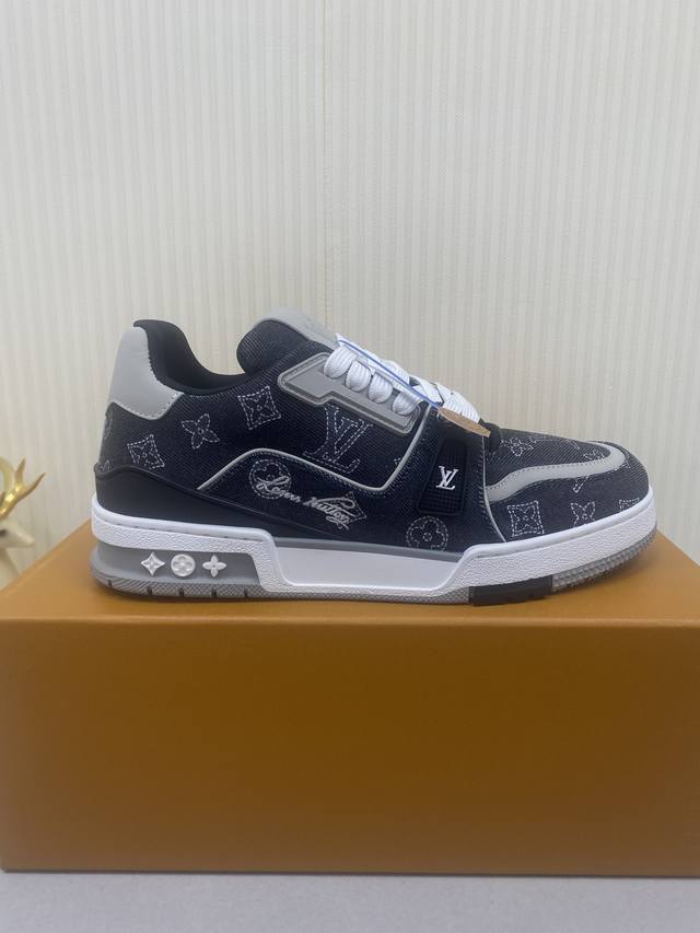 Louis Vuitton's hottest style! Trainer sneakers, a must-have for everyone, you w