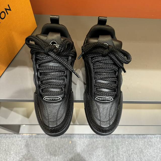 Sizes 38-45 L*Skate Sneakers - Thick-soled lace-up sneakers, made of top-grain c