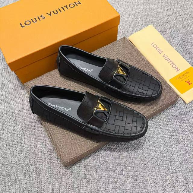 New arrival from the official Louis Vuitton website. Founded in Florence in 1921