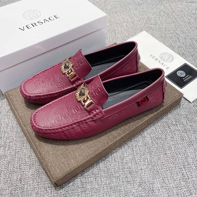 Versace flagship store high-end new style, official latest elements, trending gl Versace flagship store high-end new style, official latest elements, trending gl