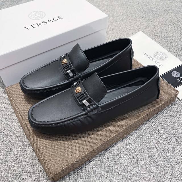This is a high-end, best-selling Versace driving shoe from the official website. This is a high-end, best-selling Versace driving shoe from the official website.