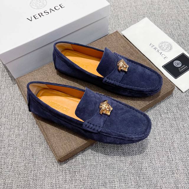 This is a high-end, best-selling Versace driving shoe from the official website. This is a high-end, best-selling Versace driving shoe from the official website.