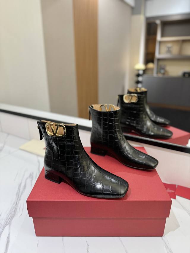 Factory Price: Valentino Garavani Vlogo Type Rosso Red V Logo Boots - Palladium