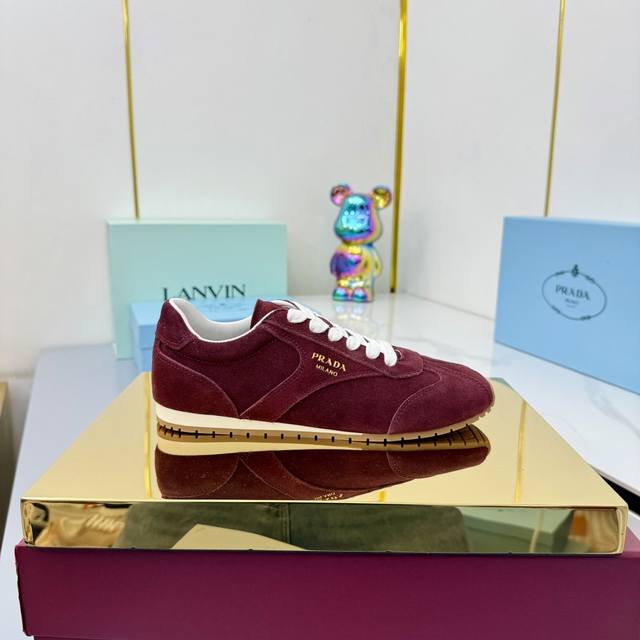 Prada 25Ss New Women's Patchwork German Training Shoes A simple yet elegant desi