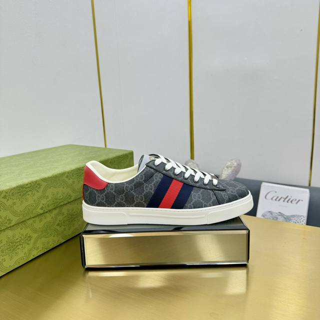 New Version P Men's +50 Top Version Gucci Early Spring Gucci White Sneakers Late