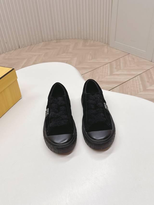 Couple style Fendi 2025 new casual sports shoes, classic Ff monogram upper, supe