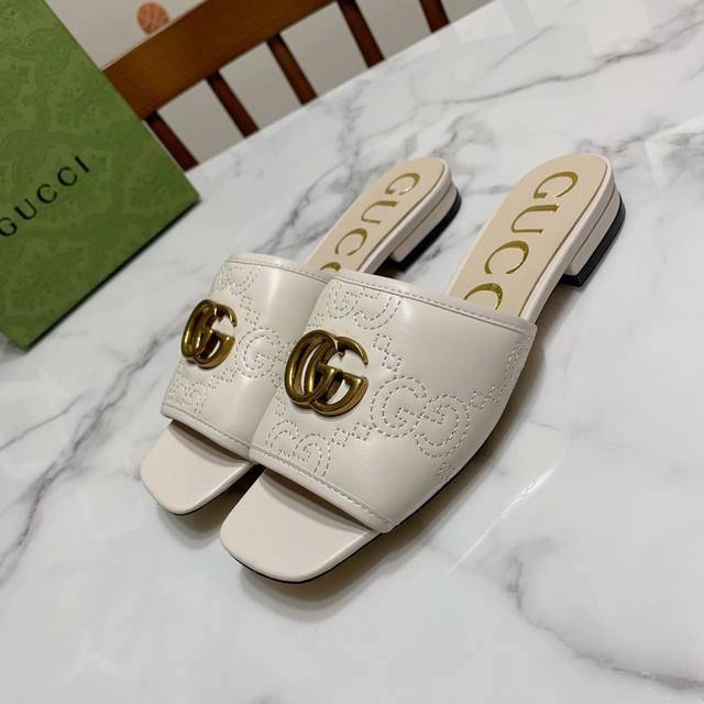 Gucci square-toe chunky-heeled sandals, featuring the classic saddle buckle, con