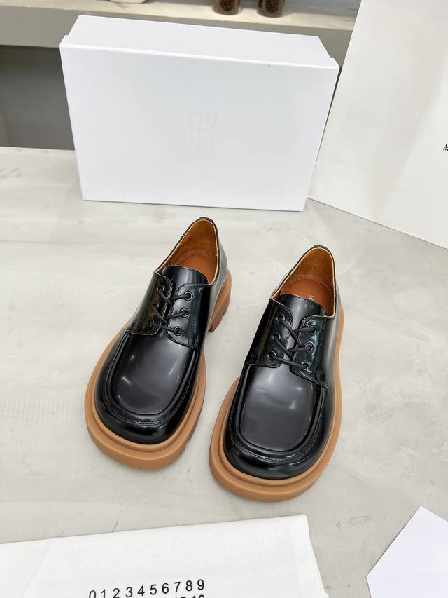 Top-tier 1:1 Margiela Classic Design Women's Loafers. Made with the original des