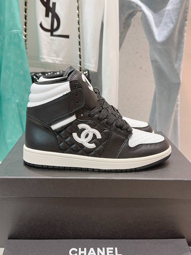 Latest collaboration with Ddd! Top-quality collaborative autumn/winter sneakers