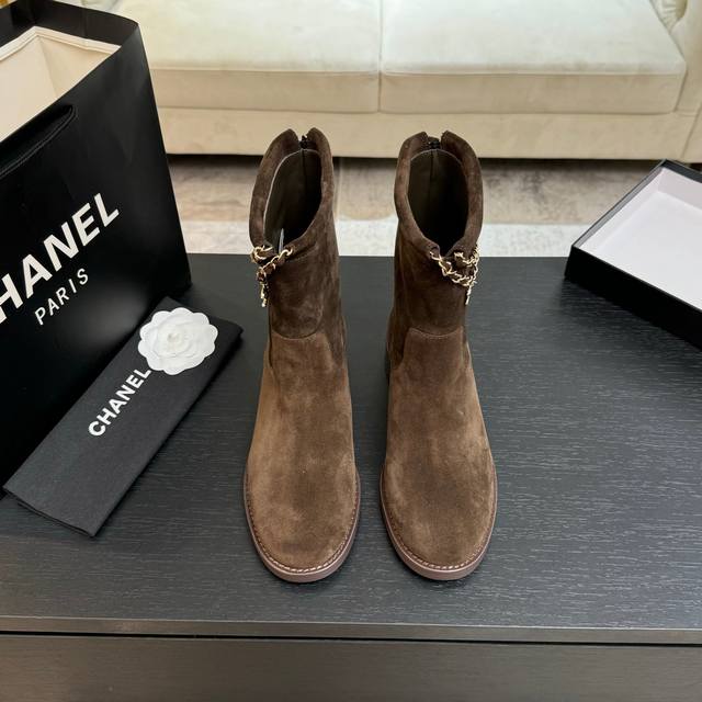 Autumn/Winter New Chanel 25B Four-Leaf Clover Double C Buckle Chain Boots, Suede