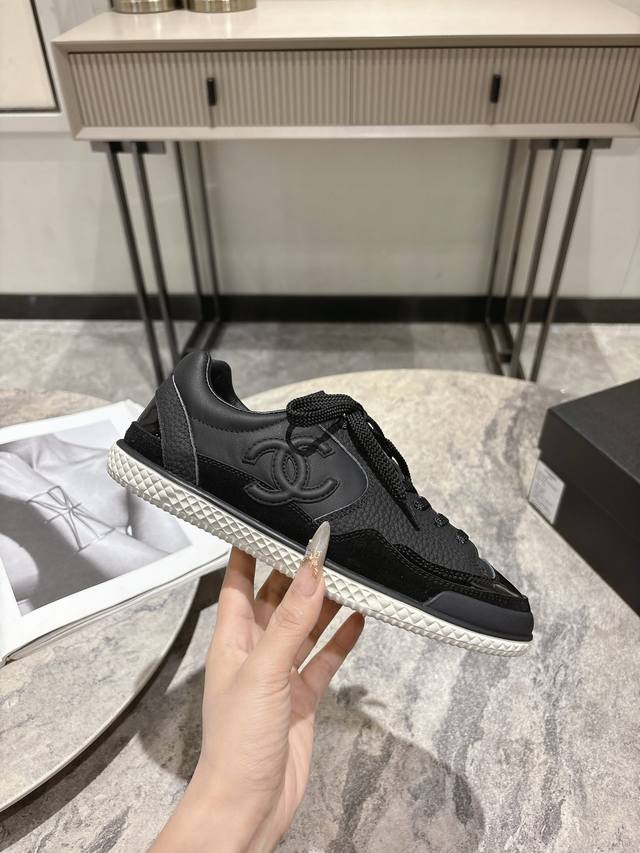 Chanel 25Sf latest all-leather panda colorway white sneakers, casual sports shoe