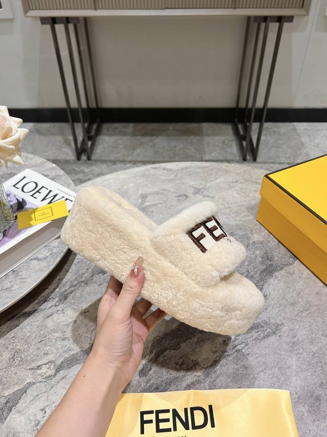 Fendi~Fw25 New Arrival