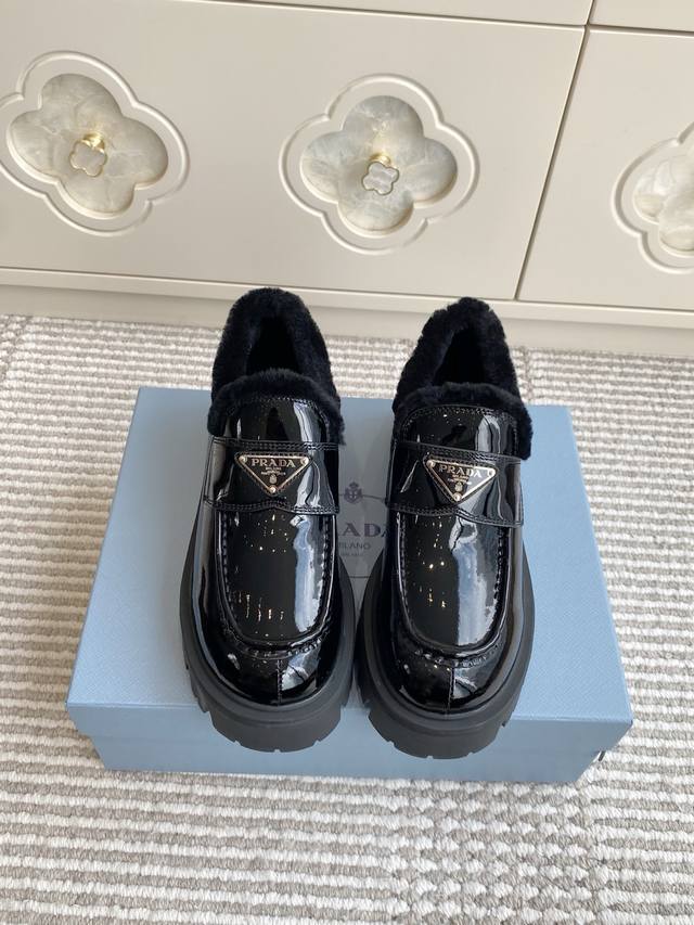 Top-quality Prada 2025 Fall/Winter Triangle Logo Warm Wool Platform Loafers | To