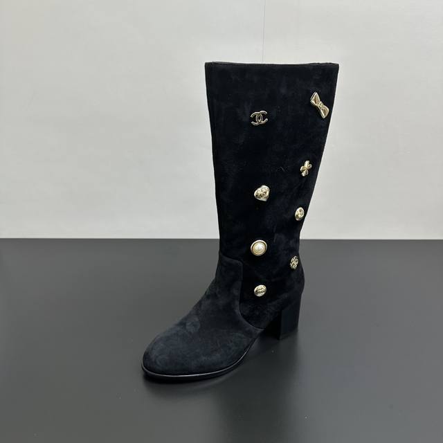 Factory Price Chanel 25K Double C Metal Buckle High-Heeled Boots The shoe body i