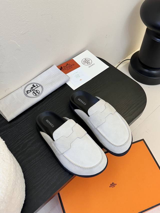 Herme* Herme's adorable mule Birkenstocks are a must-have for summer! These vers