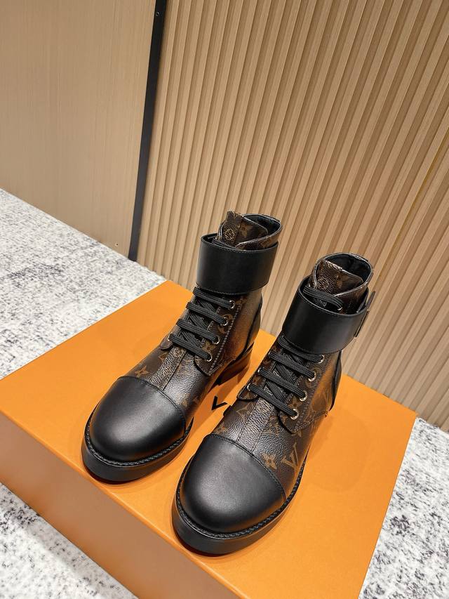 Upgraded Version: Top-tier L's Louis Vuitton Dr. Martens boots, original replica