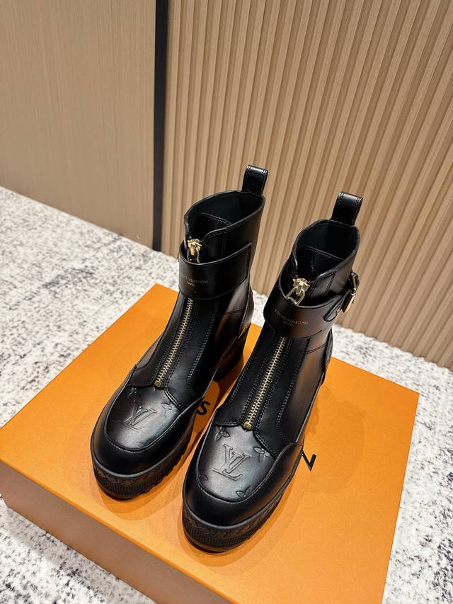 Top-tier version: High-quality replica LV classic high-heeled Martin boots, chun