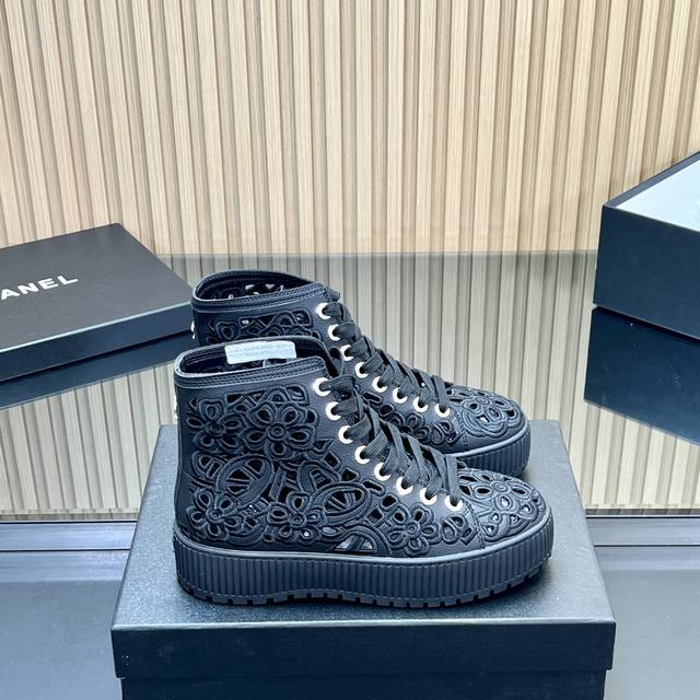 Top-tier version Chanel | Laser-embroidered hollowed-out ankle boots/sandals. A