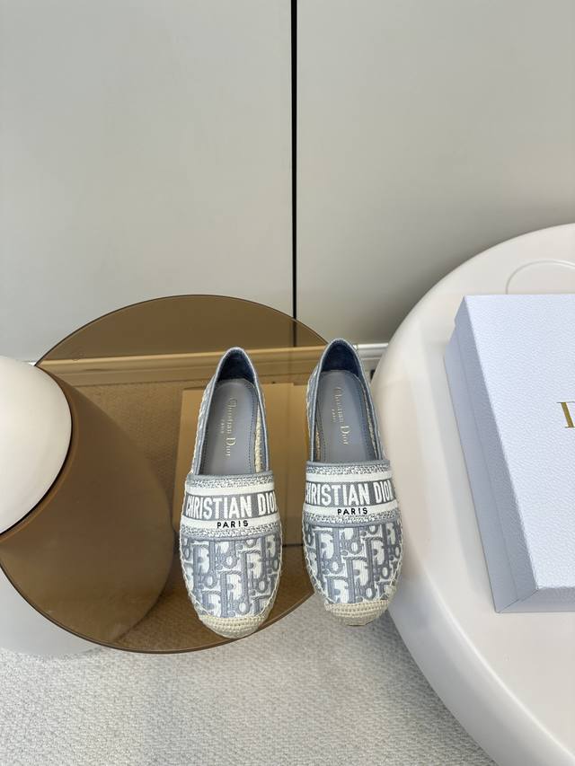 Top-quality original single item with airplane box. Dior 2025 early spring new p