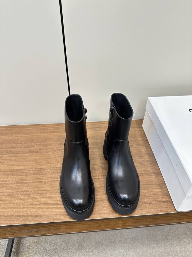 Celine Recommended Platform Height-Increasing Dr. Martens Boots! These platform