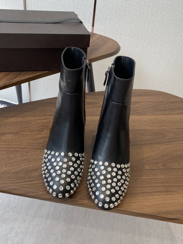 Alaia 25Wf Autumn/Winter Diamond Chunky Heel Ankle Boots - A must-have for fashi