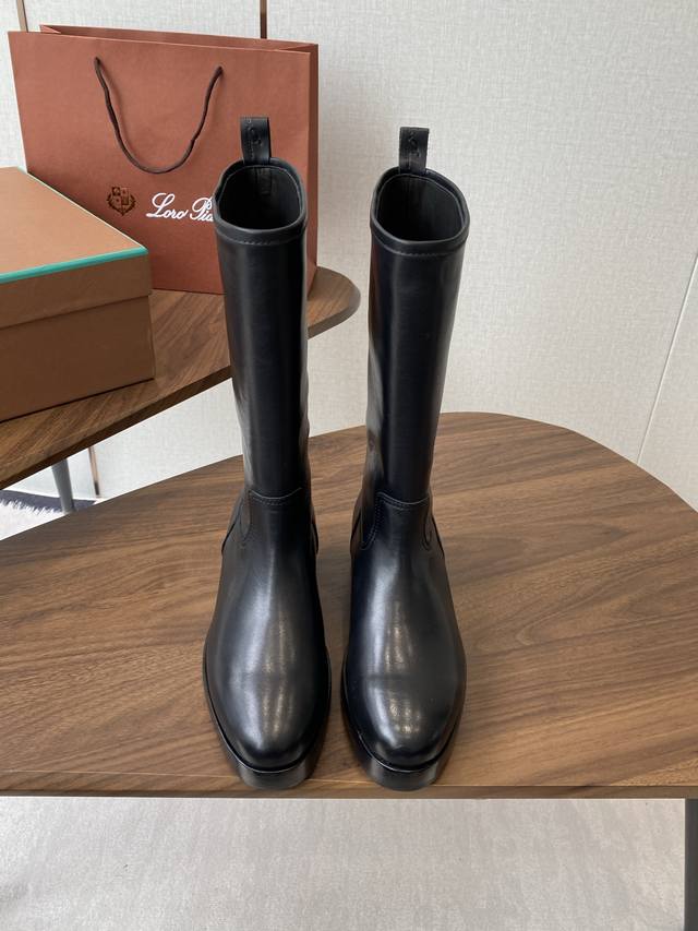 Lp Latest Ankle Boots Loro Piana, an Italian high-end brand founded on April 24,