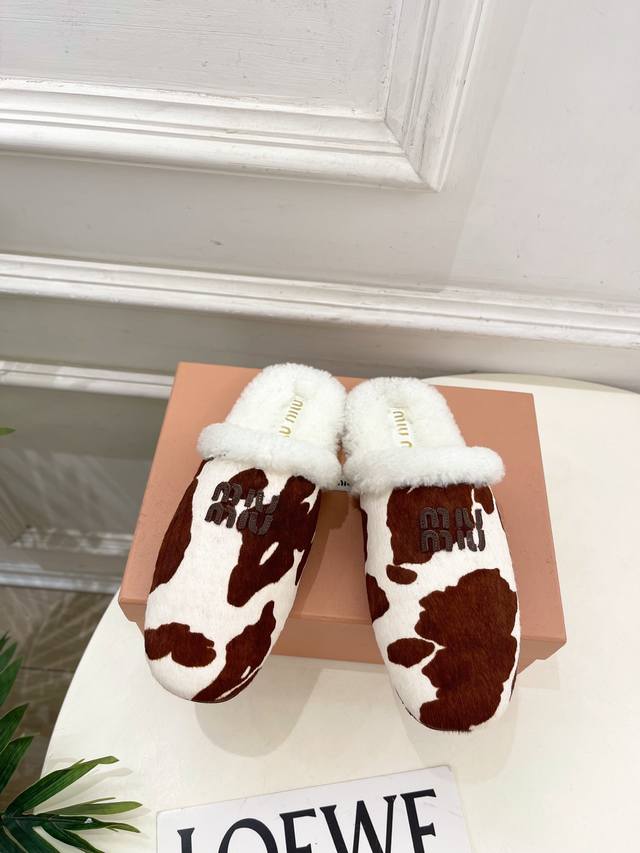 Miu Miu 25 2025 Autumn/Winter New Arrival - The latest runway classic lettered f