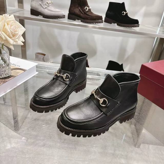 4-inch women's boots, always in stock. A popular Gucci style, cleverly incorpora