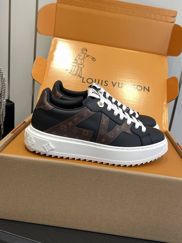 Louis Vuitton casual sneakers, white sneakers, highly recommended by many online
