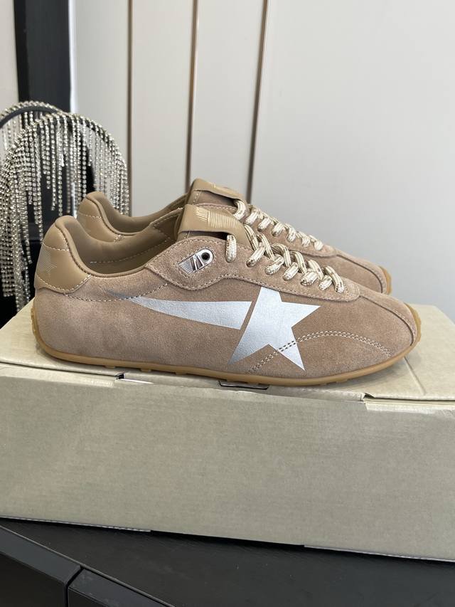 Top-tier version Marathon series athletic shoes, German training shoes. Features