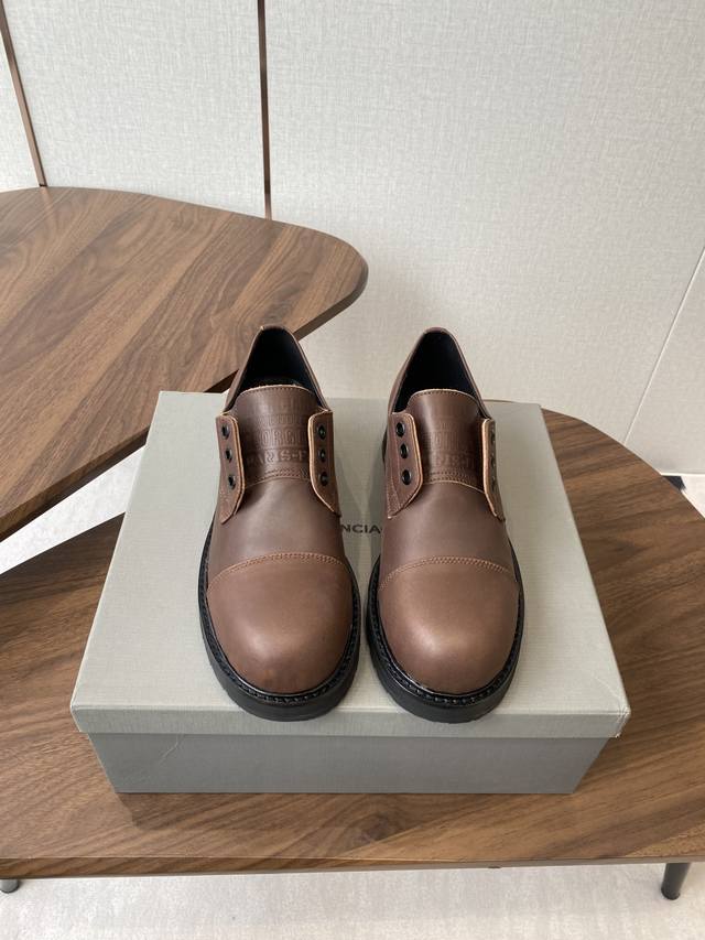 Balenciaga 25Ss Autumn/Winter New Style Faux Lace-up Couple Loafers Looks rugged